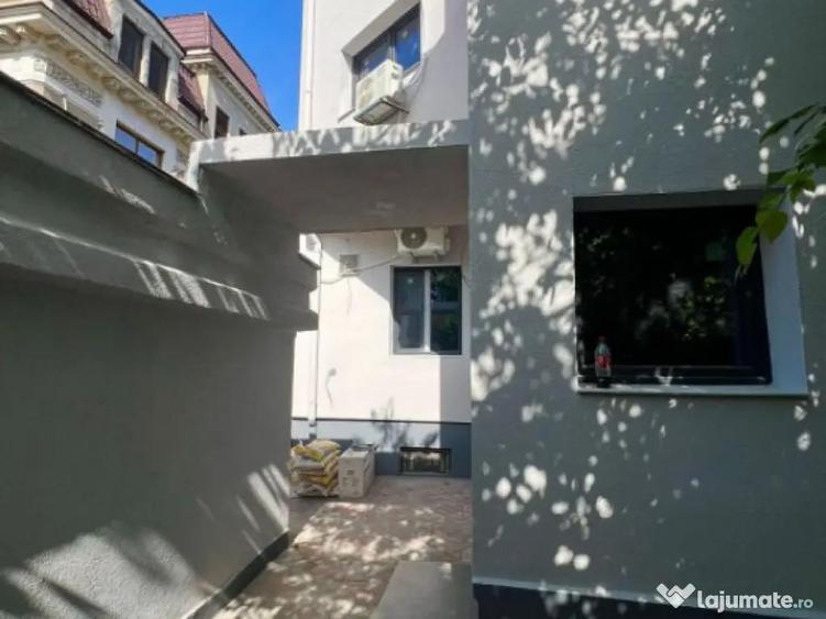 Casă cu 7 camere cu Teren 181 Mp în Aviatorilor