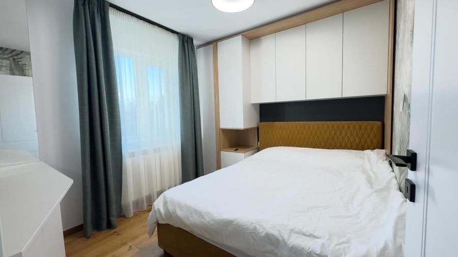 Apartament cu 3 camere decomandat în Astra