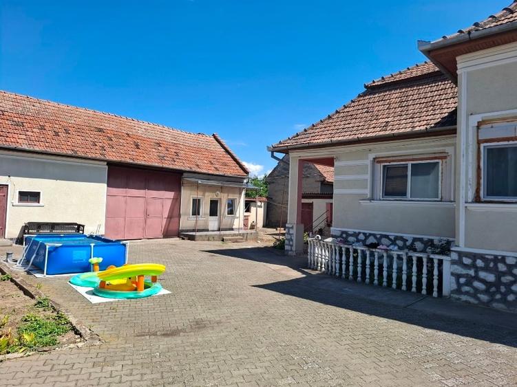 Casă individuală cu 3 camere cu Canalizare în Sâncrai