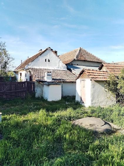 Casă cu 5 camere cu Teren 1100 Mp în Opatița