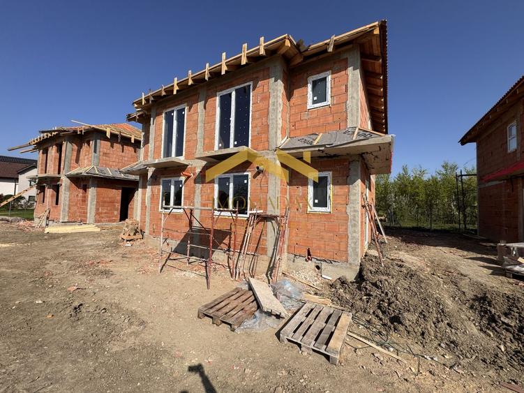 Duplex cu 3 camere cu Canalizare în Remetea Mare