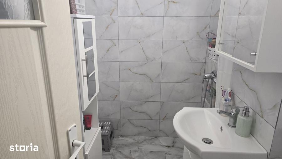 Apartament cu 2 camere decomandat în Piața Centrală