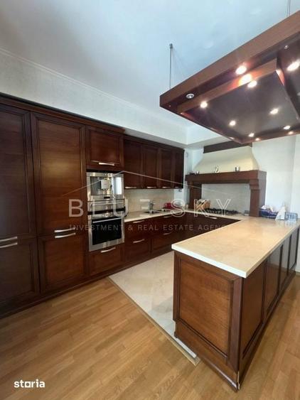 Casă cu 6 camere cu Teren 1642 Mp în Central