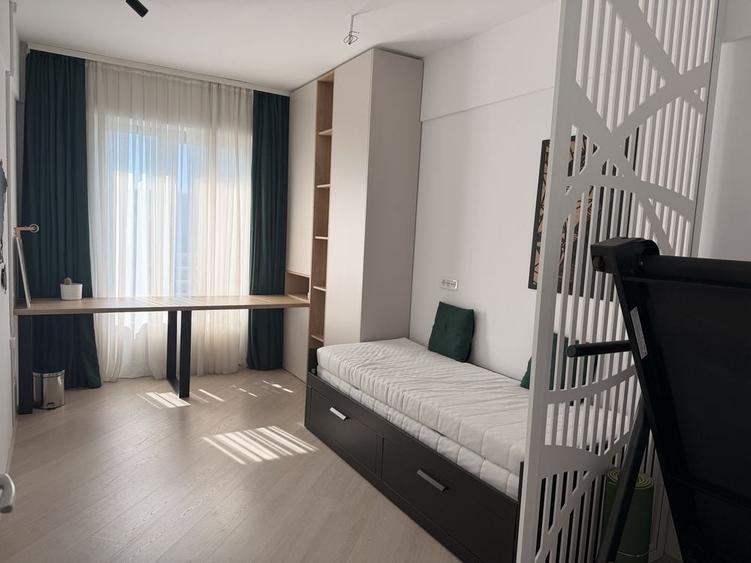 Apartament cu 3 camere în Văcăresti