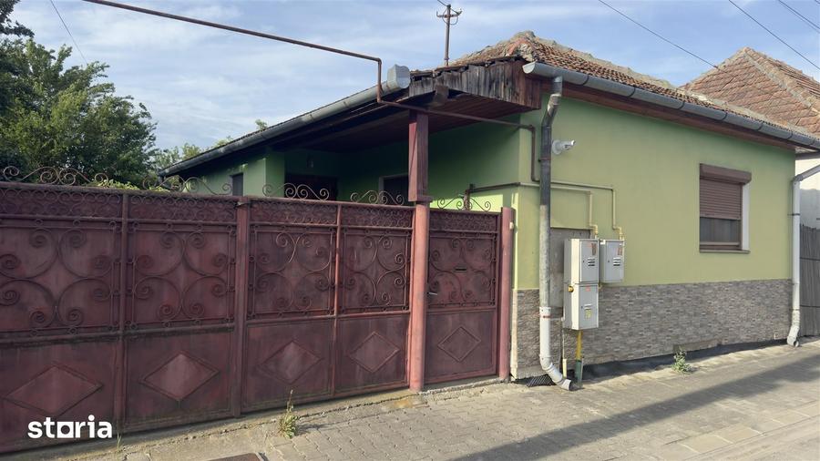 Casă cu 7 camere cu Teren 166 Mp în Șura Mare