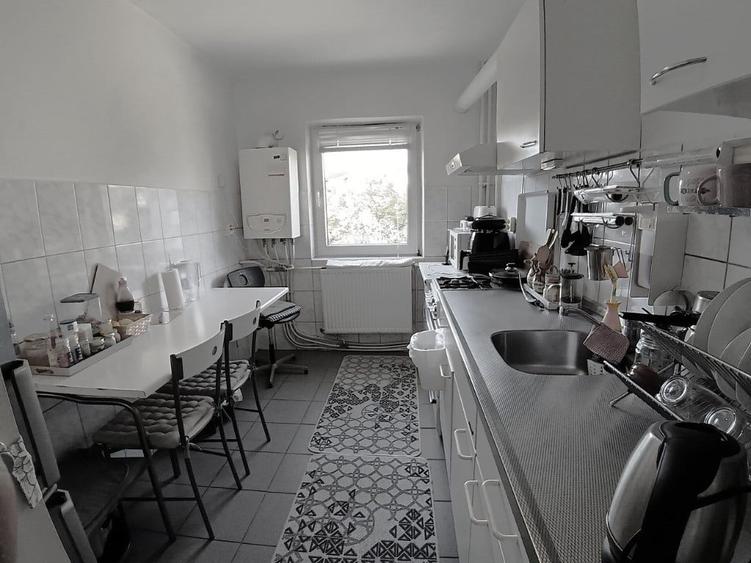 Apartament cu 4 camere decomandat în Burdujeni