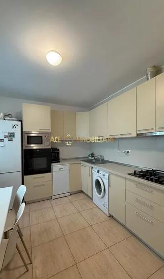 Apartament cu 3 camere decomandat, mobilat în Basarabia