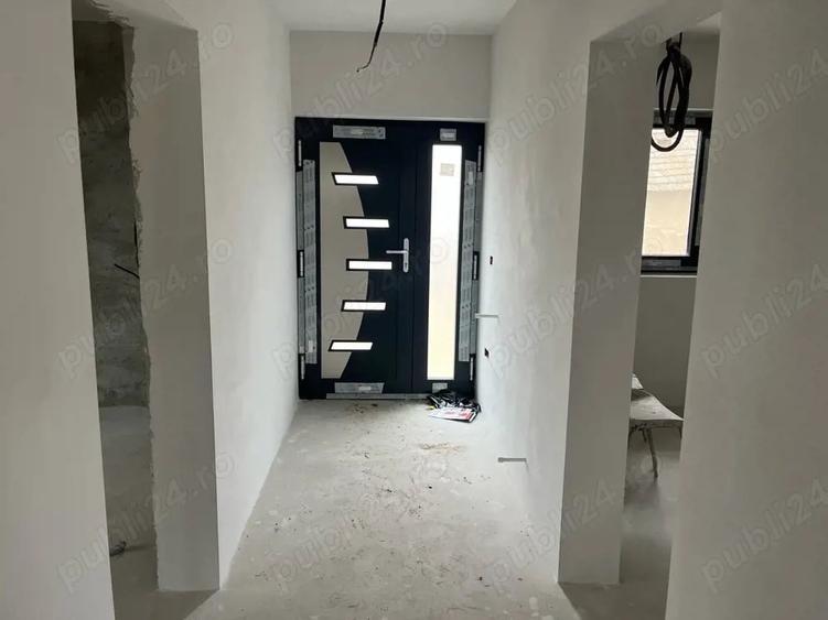 Casă cu 5 camere cu Teren 1000 Mp în Berteștii de Jos