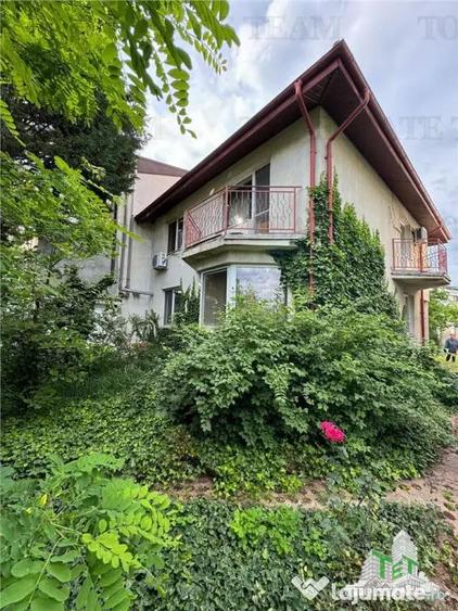 Casă cu 10 camere cu Teren 807 Mp în Băneasa