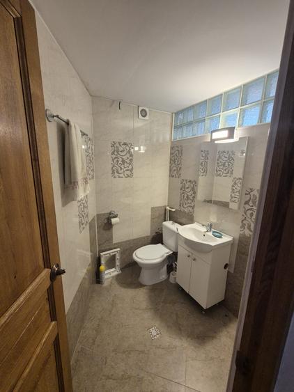 Apartament cu 4 camere decomandat în Schei