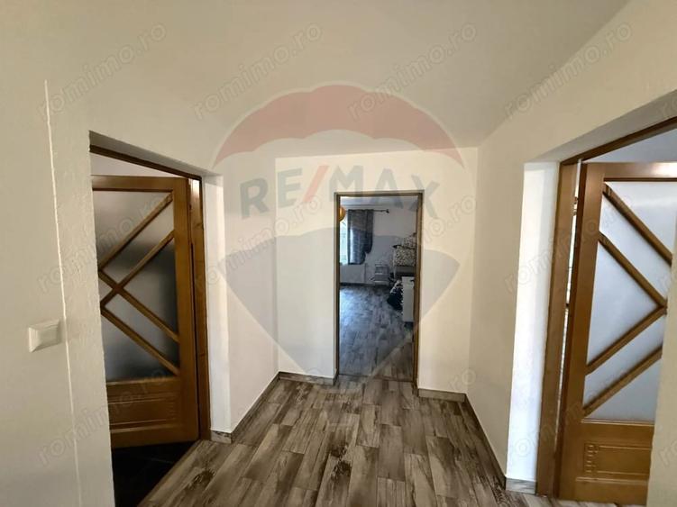 Casă cu 5 camere cu Teren 6117 Mp în Voislova