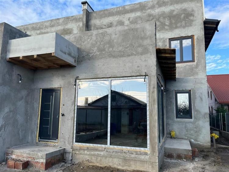 Duplex cu 3 camere cu Canalizare în Vânători