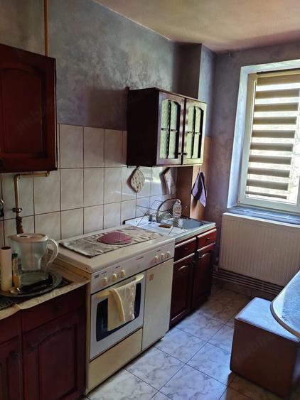 Apartament cu 3 camere semidecomandat, mobilat în Abator