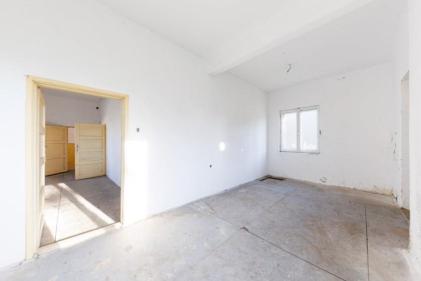 Spațiu comercial, de 131.33000183105 mp, în Orțișoara
