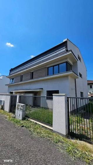 Casă cu 4 camere în Central