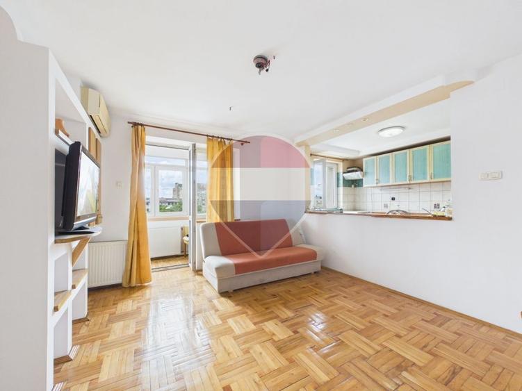 Apartament cu 2 camere semidecomandat, mobilat în P-ța Romană