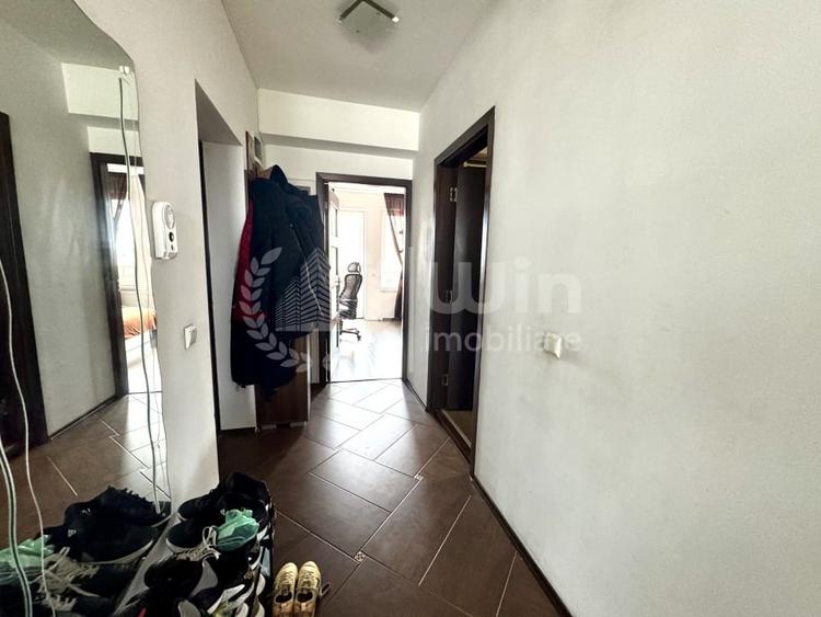 Apartament cu 4 camere semidecomandat, mobilat în Europa
