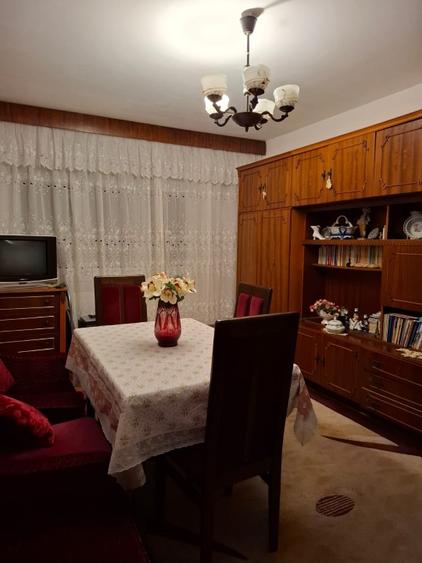 Apartament cu 3 camere decomandat în Aradului