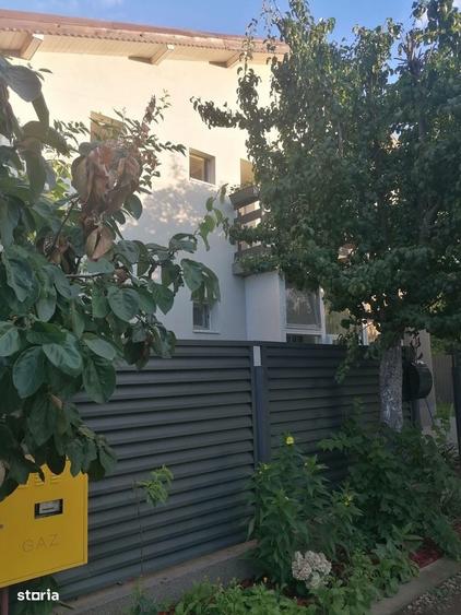 Casă cu 4 camere în Berceni