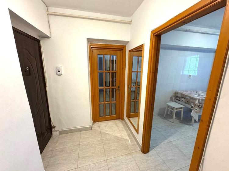 Apartament cu 2 camere decomandat, mobilat în Micro 21