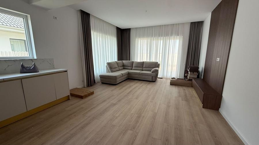 Casă individuală cu 4 camere cu Canalizare în Tunari