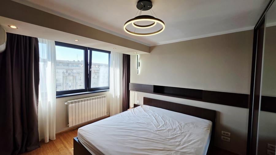 Apartament cu 3 camere decomandat, mobilat în Decebal