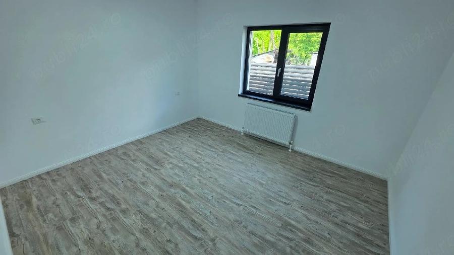 Casă cu Teren 650 Mp în Ferești