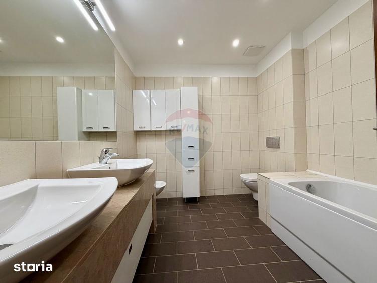 Apartament cu 4 camere semidecomandat, mobilat în Băneasa