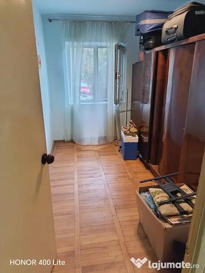 Apartament cu 4 camere decomandat în Mihai Bravu