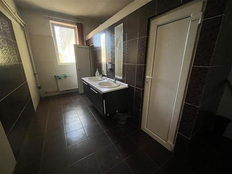 Birou, de 220 mp, în Iosia