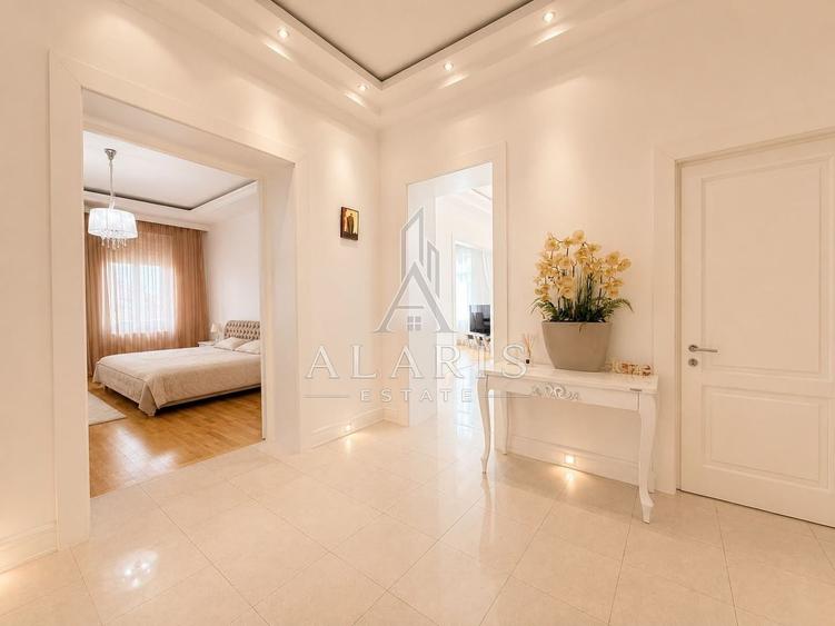 Apartament cu 3 camere semidecomandat în Traian