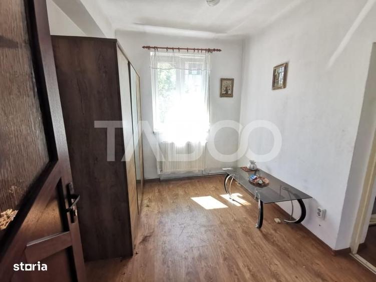 Casa cu 2 camere decomandate 335 mp teren in zona Parcul Tineretului - 9