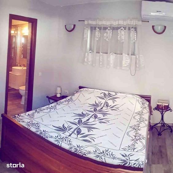 Casă cu 10 camere cu Teren 466 Mp în Central