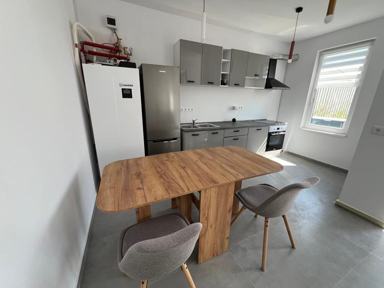 Duplex cu 4 camere cu Canalizare în Aeroport
