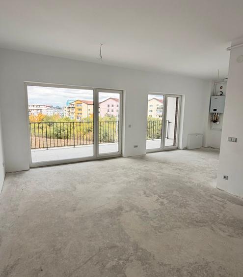 Apartament cu 3 camere decomandat în Turnișor