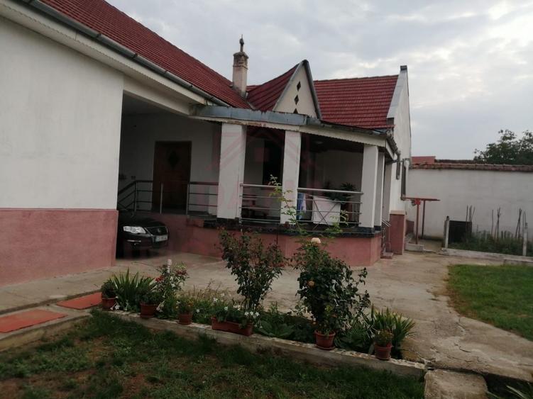 Casă individuală cu 4 camere cu Teren 910 Mp în Buchin