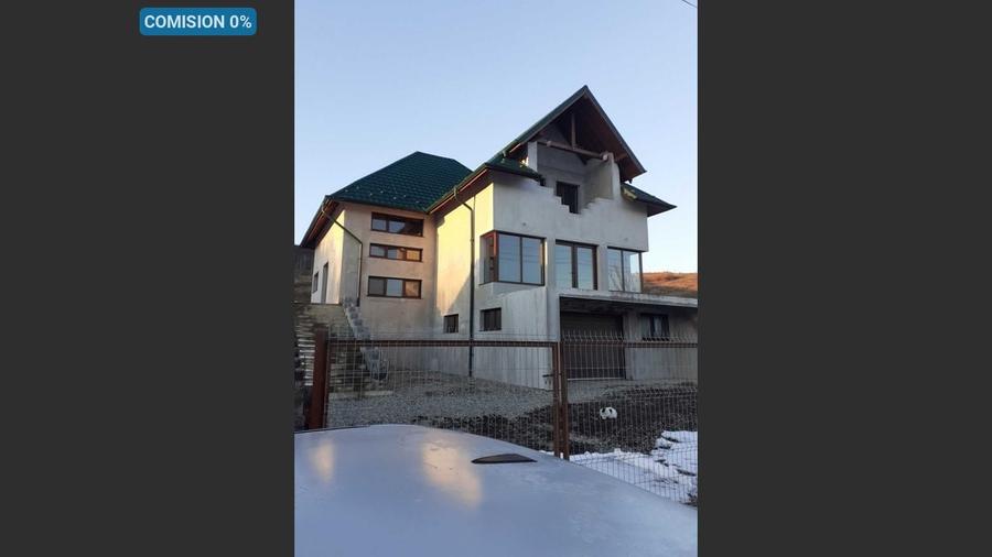 Casă cu 7 camere cu Garaj în Cara