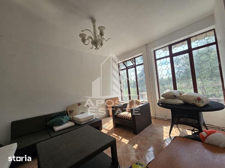 Casă cu 8 camere cu Teren 1140 Mp în Central