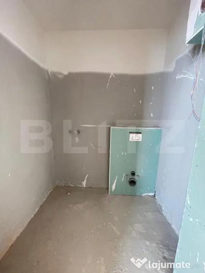 Apartament cu 3 camere semidecomandat în Torontalului