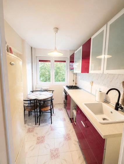 Apartament cu 3 camere semidecomandat în Drumul Taberei