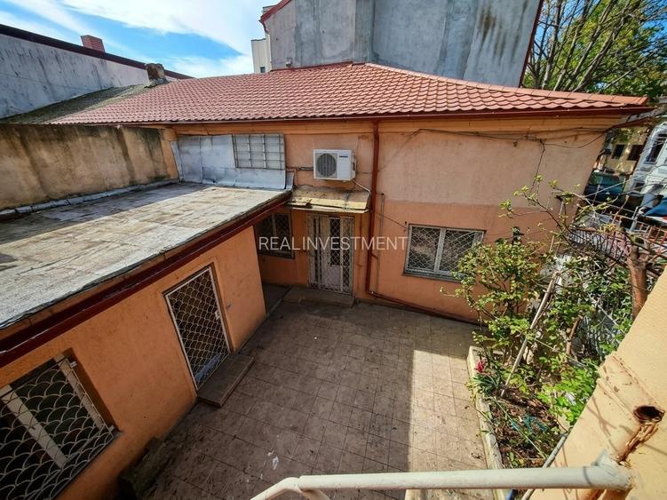 Casă cu 6 camere cu Canalizare în Ultracentral