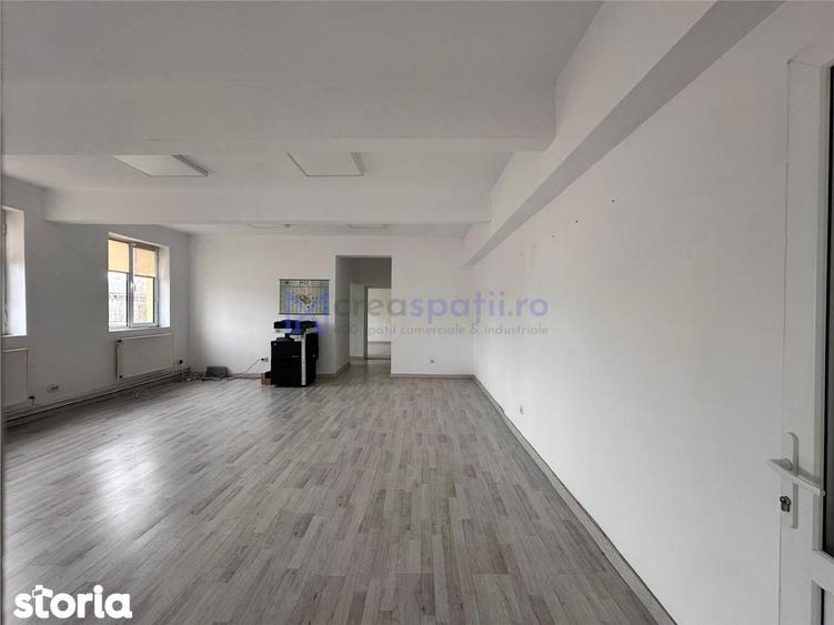 Spațiu comercial, de 3,700 mp, în Central