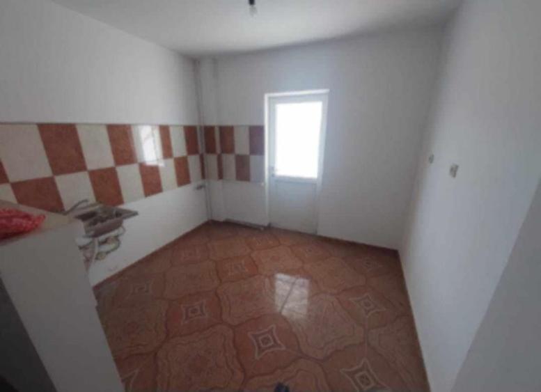 Apartament cu 2 camere decomandat în Micro 12