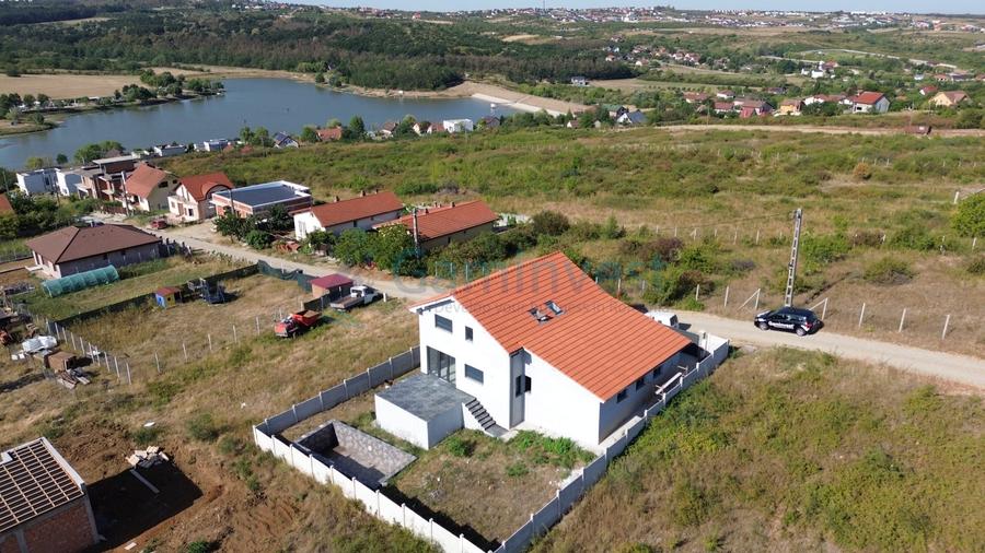 Casă individuală cu 6 camere cu Canalizare în Paleu
