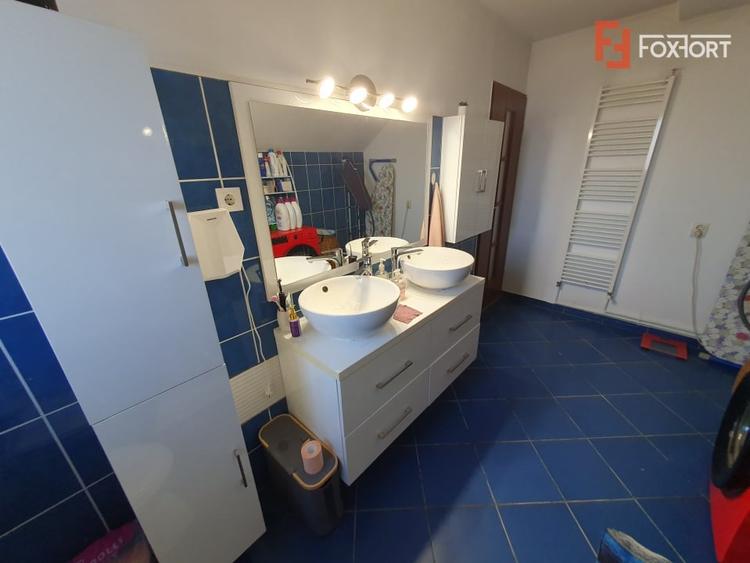Casă individuală cu 4 camere cu Canalizare în Sânmihaiu Român