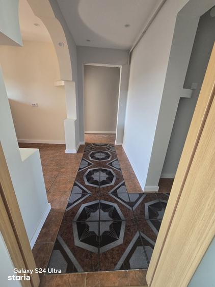 Apartament cu 4 camere decomandat în Calea București