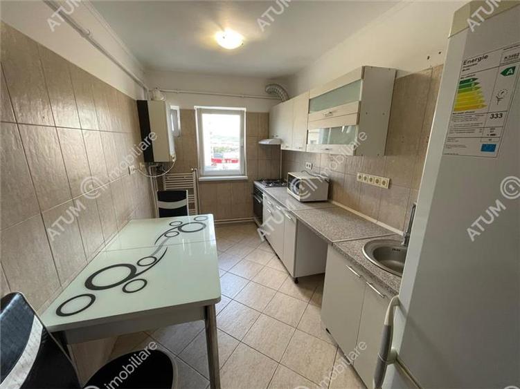 Apartament cu 3 camere decomandat, mobilat în Vasile Aaron