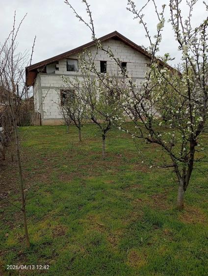 Casă cu 4 camere cu Teren 895 Mp în Vadu Pașii