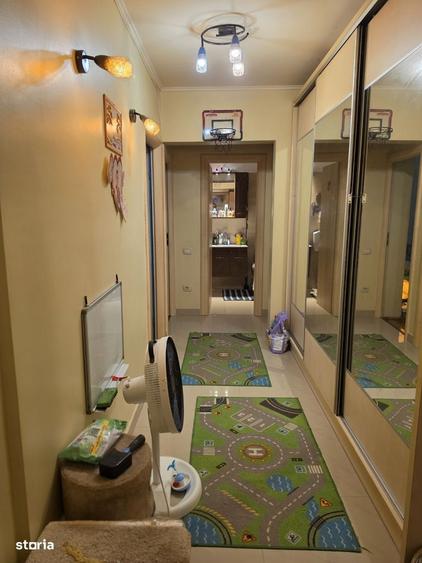 Apartament cu 3 camere semidecomandat în Basarabia