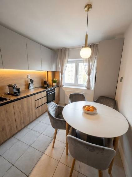 Apartament cu 3 camere semidecomandat, mobilat în Barbu Văcărescu